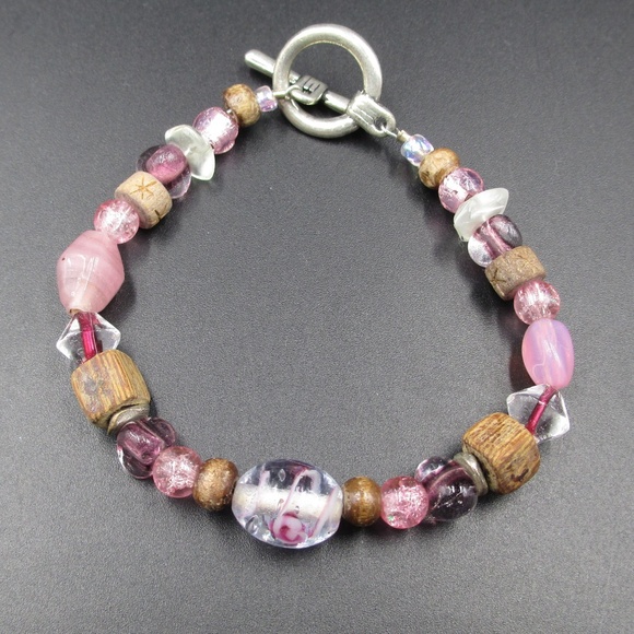 Jewelry - Vintage 8 Inch Elegant Glass Beaded Bracelet